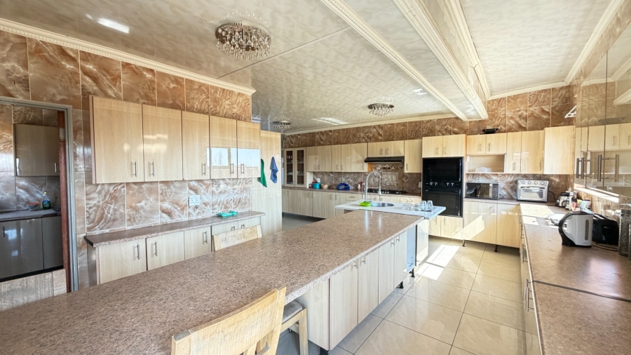 5 Bedroom Property for Sale in Grimbeeck Park North West